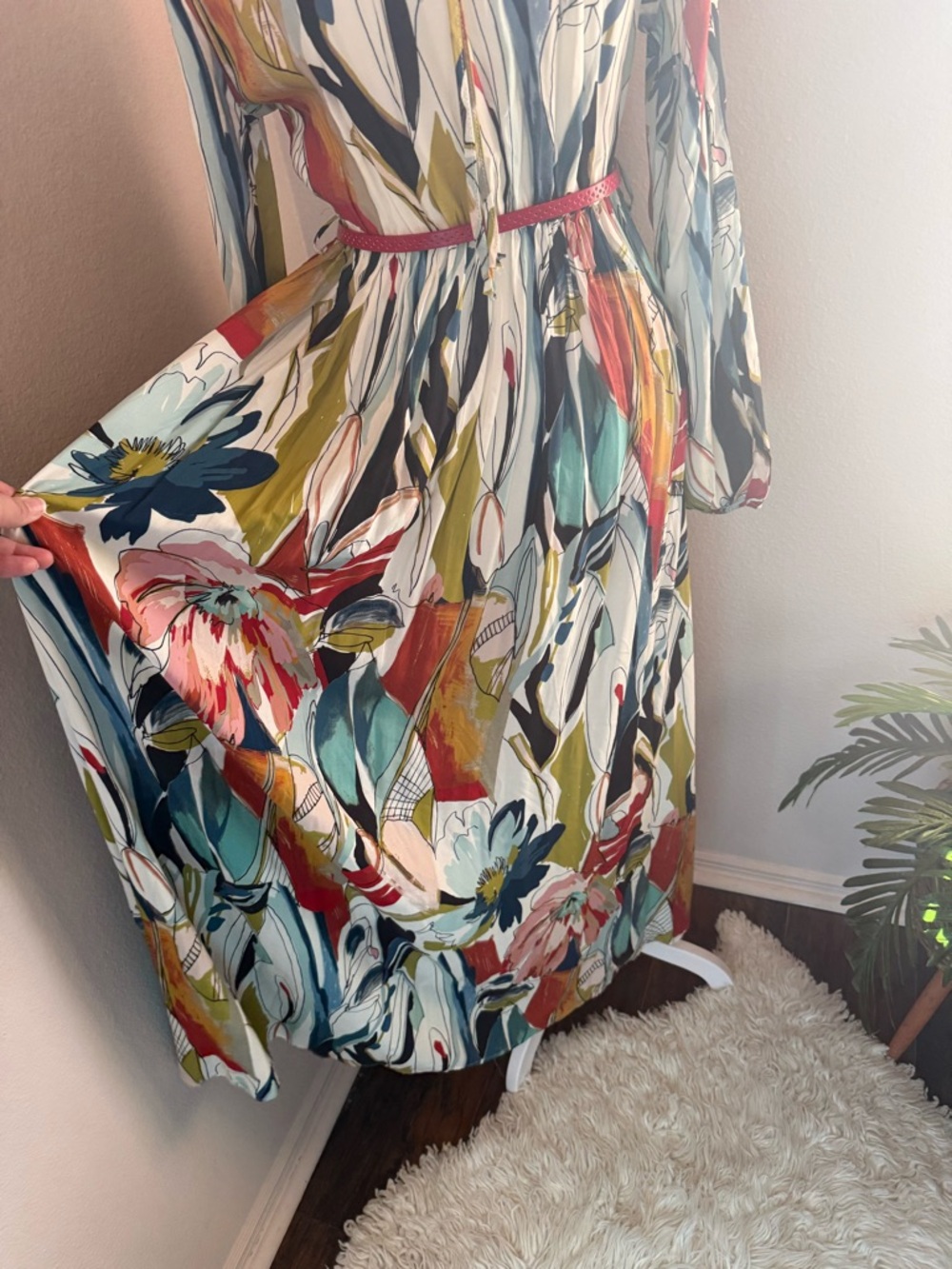 Elegant Floral Maxi Dress – Long Sleeve – Size Large – Chic & Flowing Style. - Picture 6 of 9